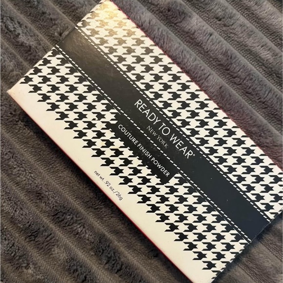 Ready to Wear Couture Finish Powder NEW IN BOX - Picture 1 of 1